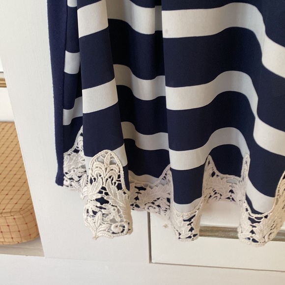 Sleeveless Tunic striped top. Navy blue, cream and Coral. Embroidered bottom - Picture 3 of 11